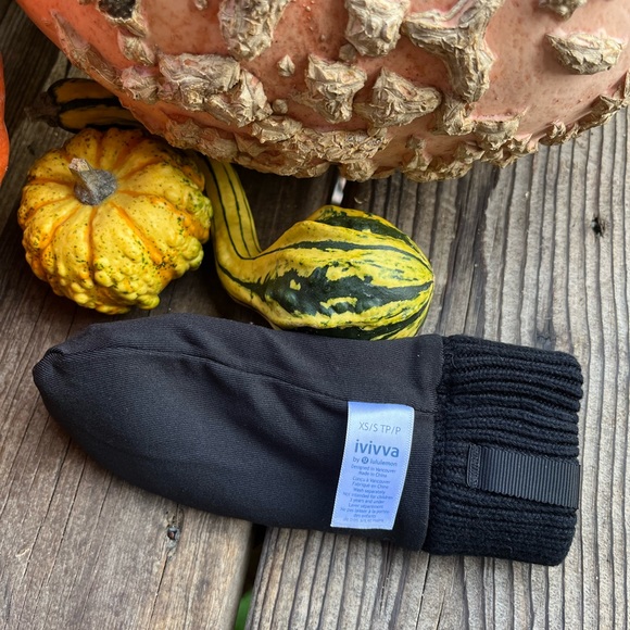 Girls Lululemon mittens - Picture 3 of 3